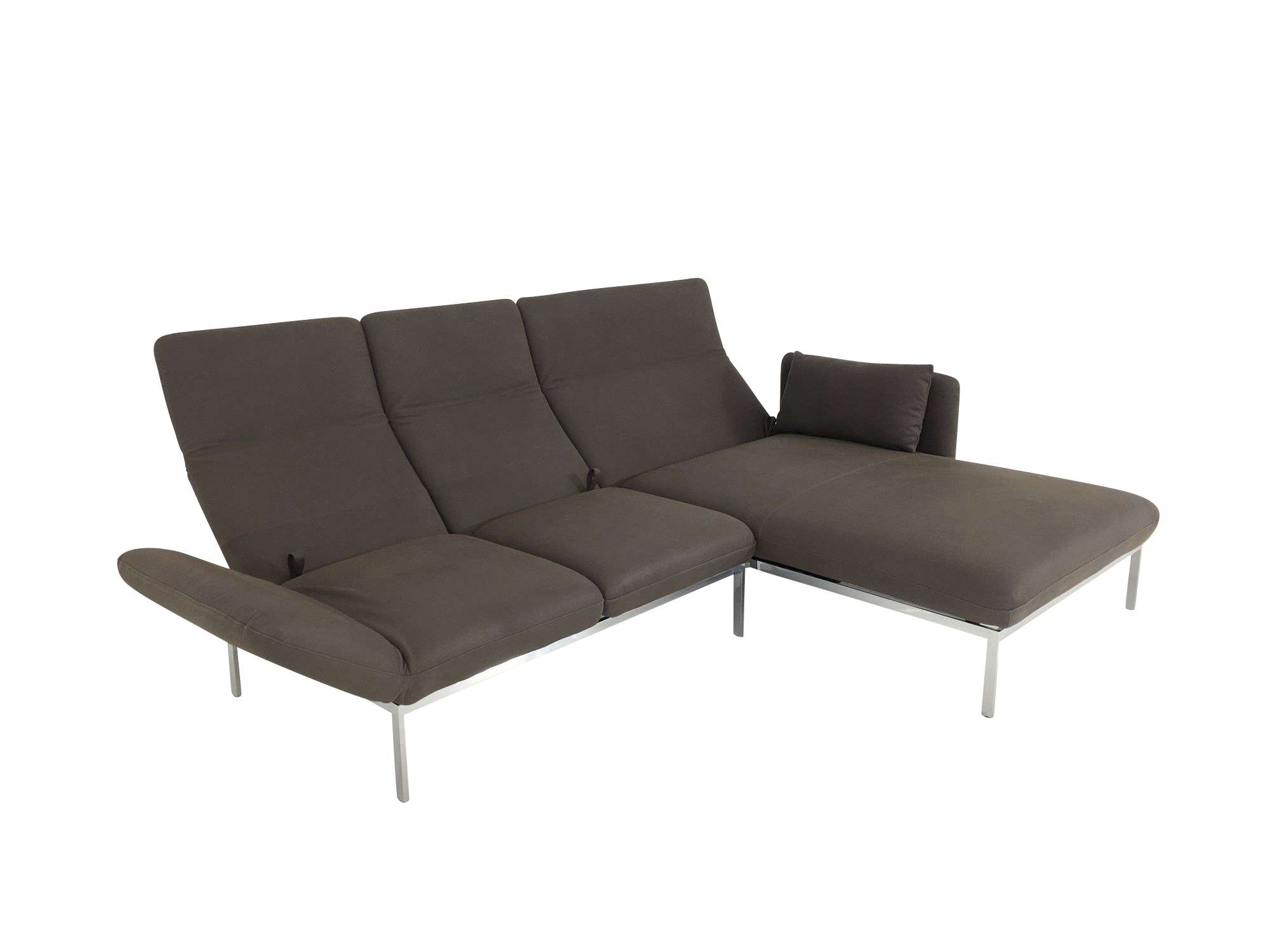 Brühl RORO small Sofa mit XL Recamiere in Taron Leder braun mit Gestell