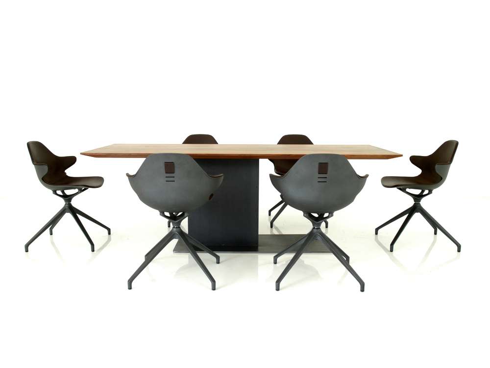 KFF Essplatz mit LOOT Tisch und 6 Stück KIRK Stühle in Anilin Leder